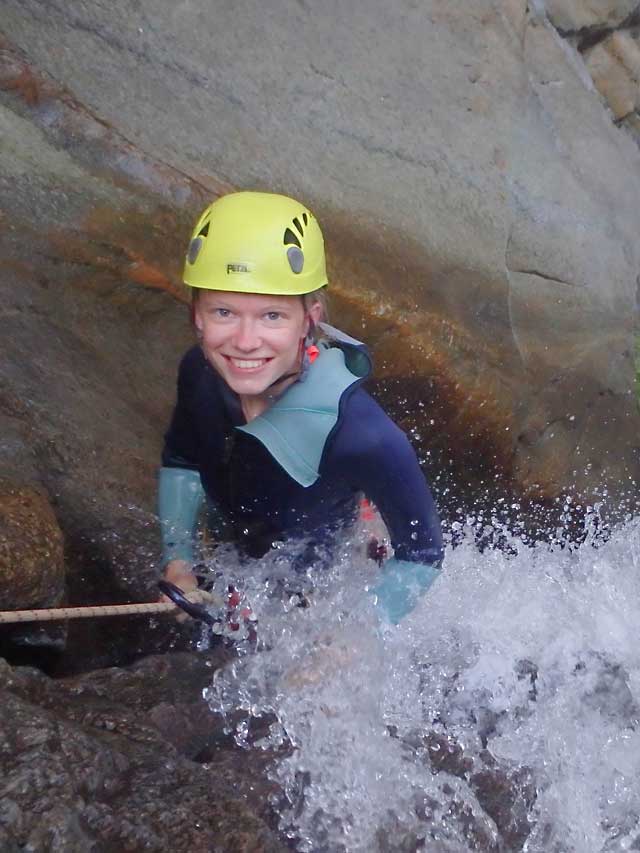 Descente en rappel dans le canyon du Llech (66).