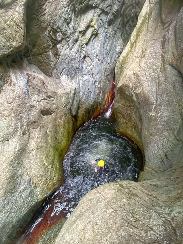 Vasque dans le canyon du Gourg des Anelles (66)