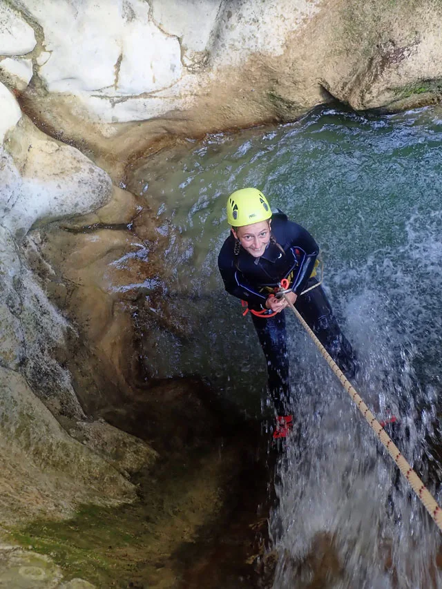 Descente en rappel dans les gorges de Galamus (66).
