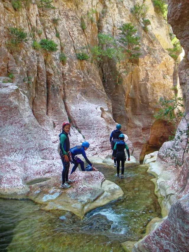 Canyon en marbre rose dans le Canyon de la Clue du Terminet à Termes dans le département de l'Aude.