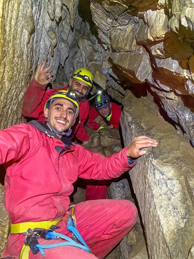 Groupe de Pompiers. Sortie spéléologie : Traversée souterraine de Vicdessos en Ariège.