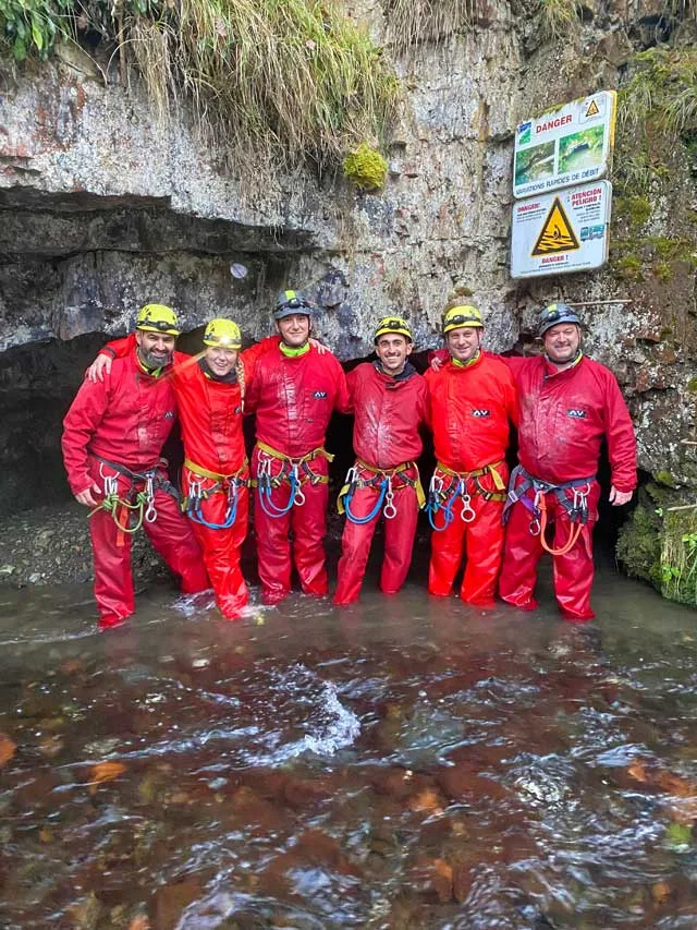 Groupe de Pompiers. Sortie spéléologie : Traversée souterraine de Vicdessos en Ariège.