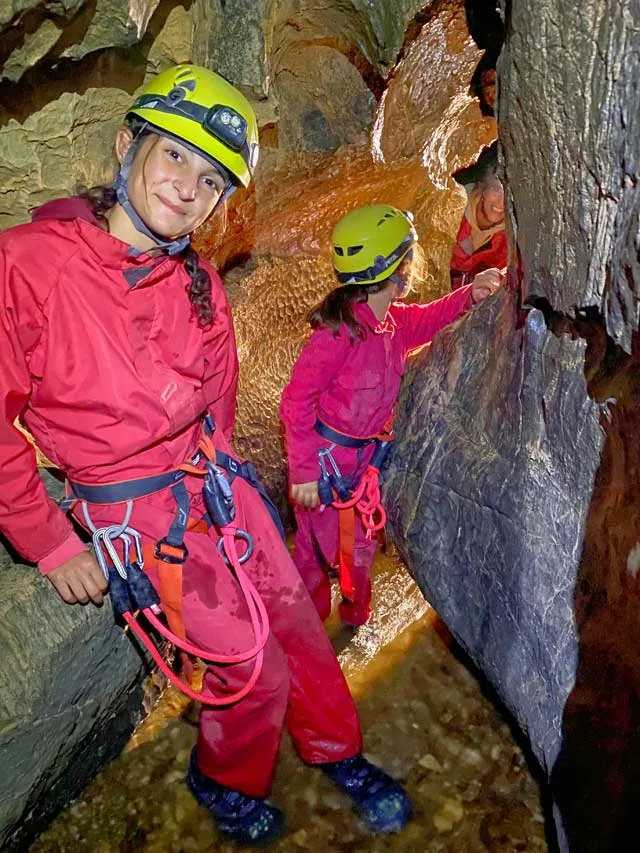 Grotte de Siech (Ariège) - Progression dans la rivière.