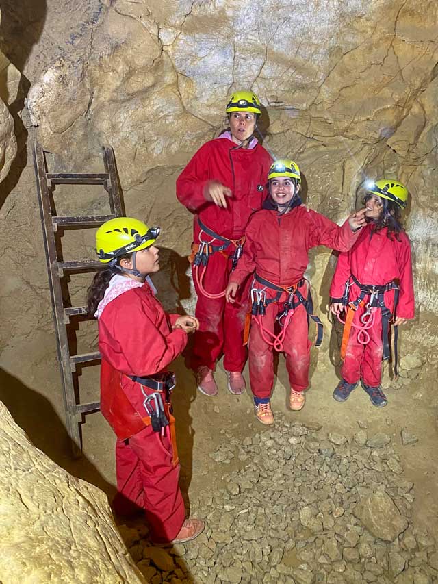 Grotte de l'Ermitage (Gorges de Galamus - Fenouillèdes) - La première salle.