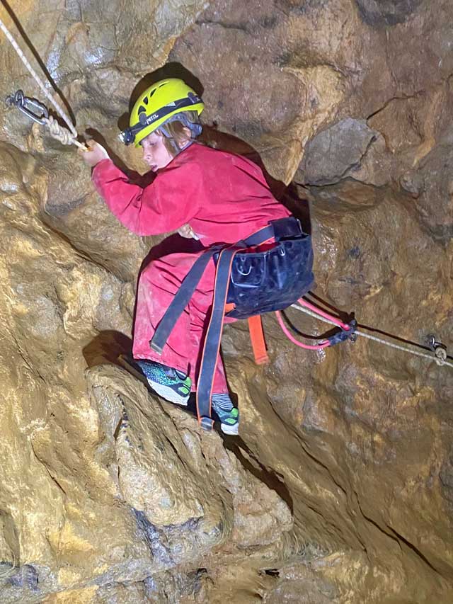 Grotte de l'Ermitage (Gorges de Galamus - Fenouillèdes) - Passage en vire.