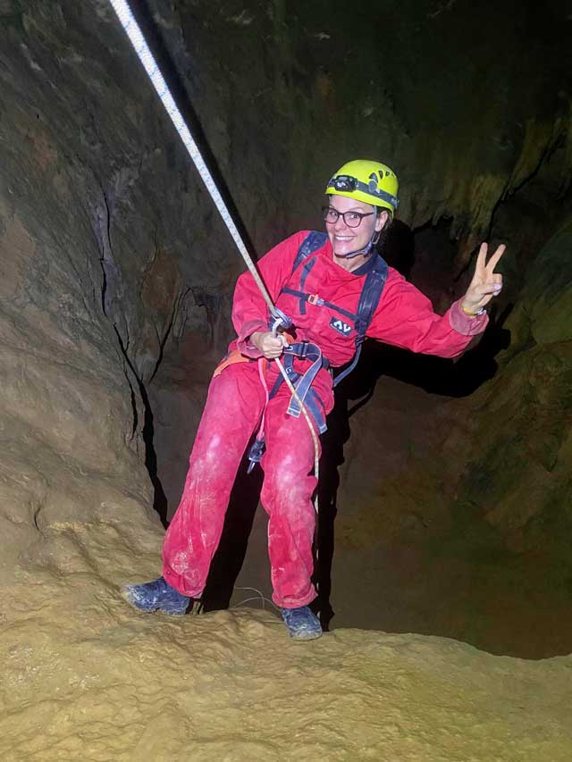 Grotte de l'Ermitage (Gorges de Galamus - Fenouillèdes) - Progression sur corde.