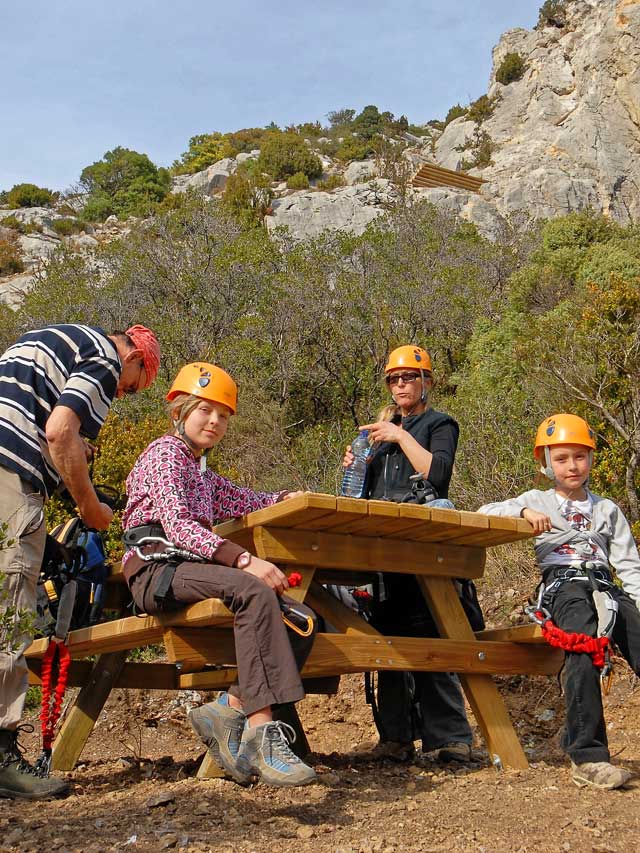 Moment de détente après le parcours "La Pichona" de la Via-Ferrata du Fenouillèdes.